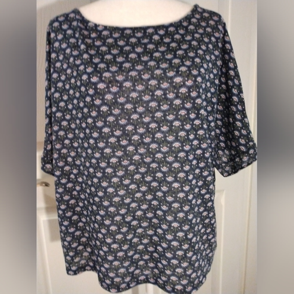 The Loft Outlet blue floral tee. Size XL. Very gently loved.
